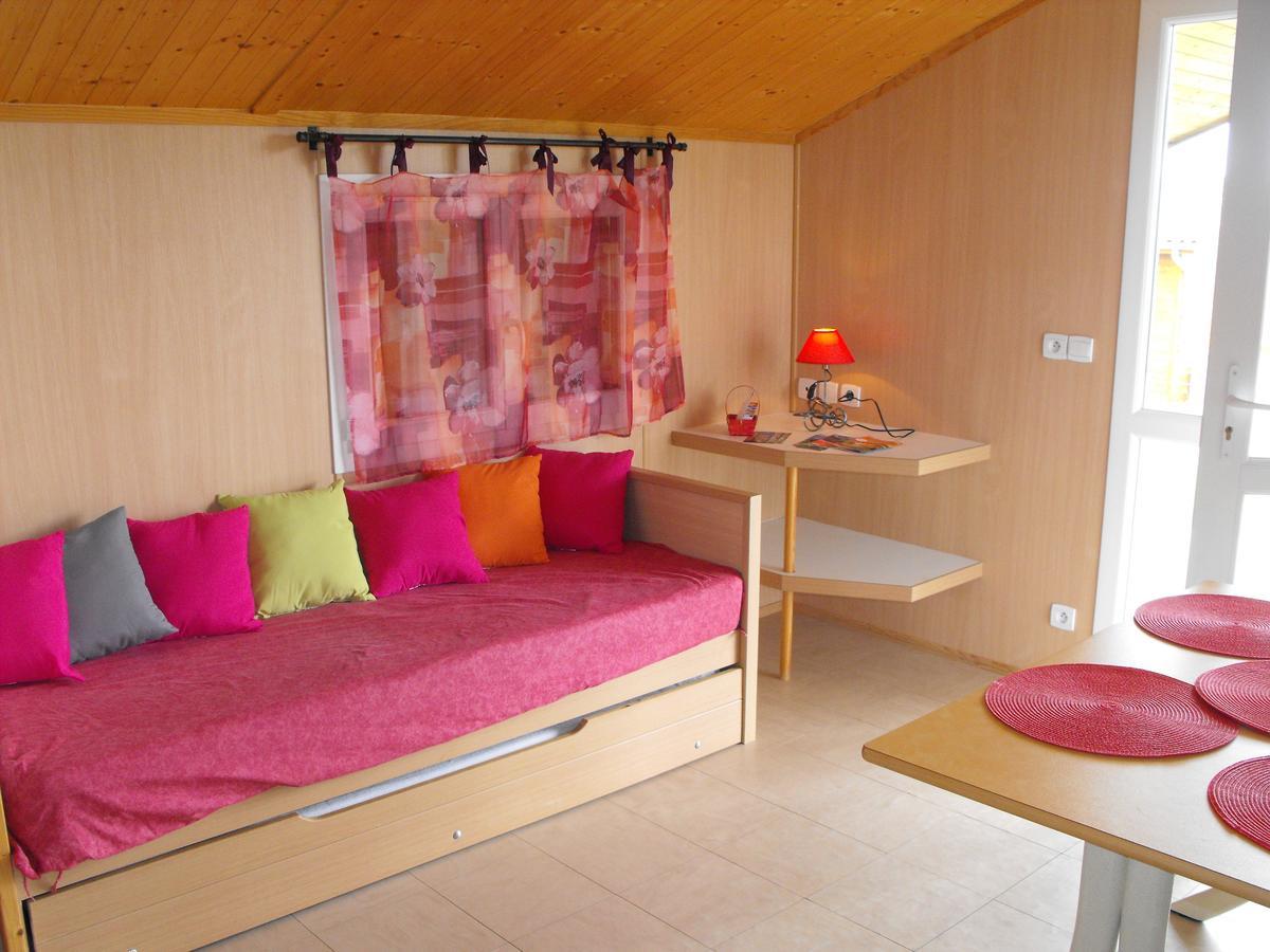 Les Chalets Du Piou Bussieres  外观 照片
